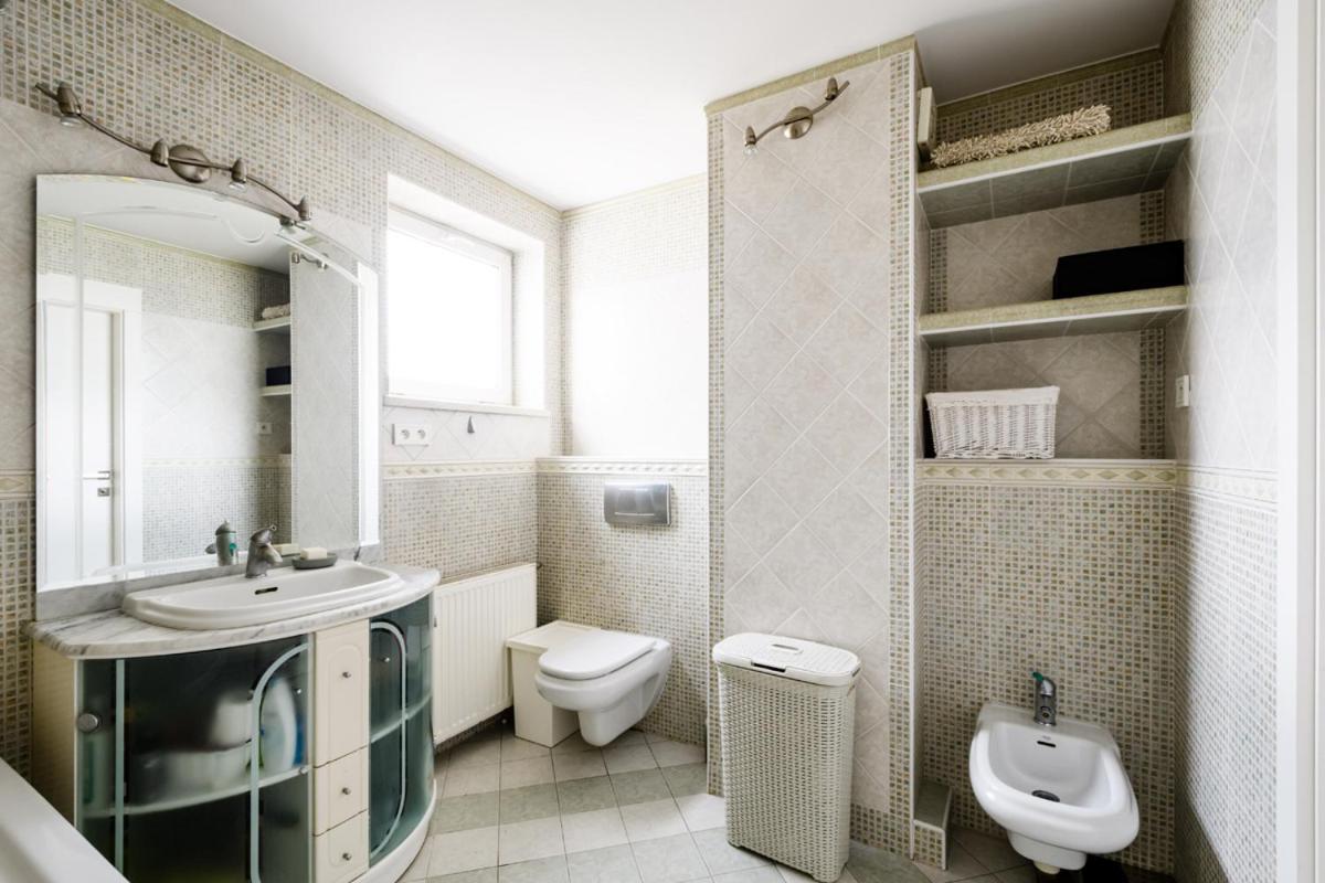 100m2 - 2 Sypialnie, 2 Lazienki, Salon, Kuchnia, Taras, Wifi, Rowery * Warszawa